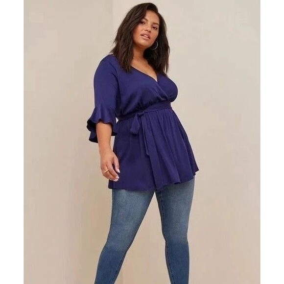 NWT Torrid Stella Babydoll Challis Surplice Tie-Front Top Size 4 or 26 Plus - Picture 2 of 2